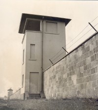 Wachturm an der Lagermauer (1961)