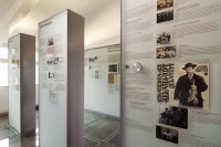 Blick in die Ausstellung "Medizin und Verbrechen 1936 - 1945" (2004) in den Krankenrevierbaracken